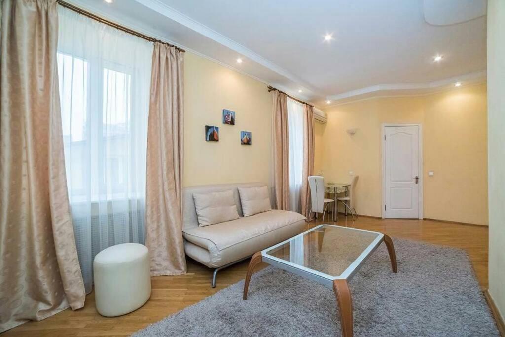 Солнечные апартаменты на Крещатике Київ Екстер'єр фото